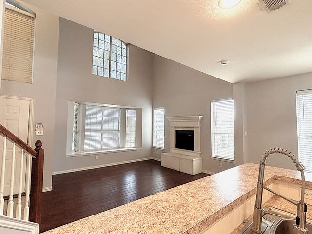 389 Ivan Drive, Lewisville, TX 75067