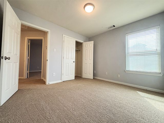 389 Ivan Drive, Lewisville, TX 75067