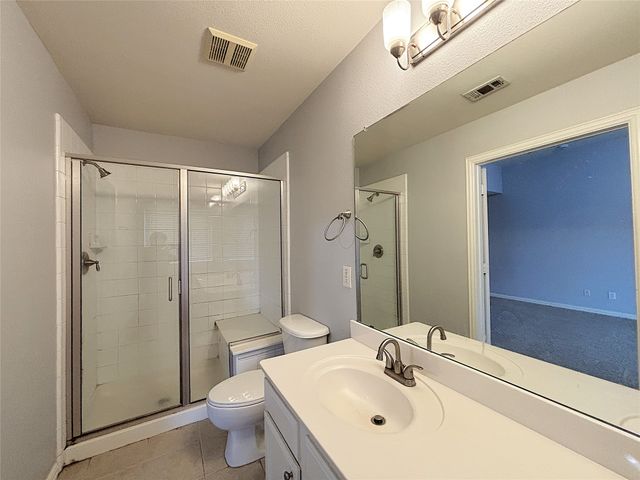 389 Ivan Drive, Lewisville, TX 75067