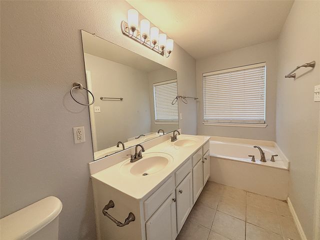 389 Ivan Drive, Lewisville, TX 75067