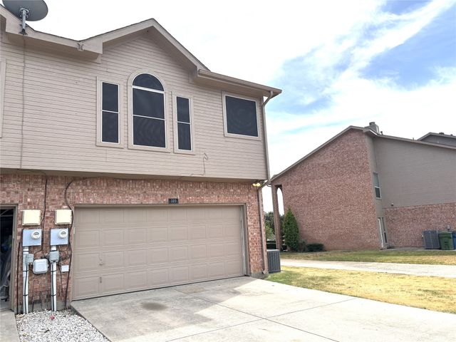 389 Ivan Drive, Lewisville, TX 75067