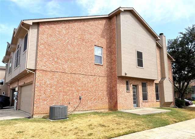 389 Ivan Drive, Lewisville, TX 75067