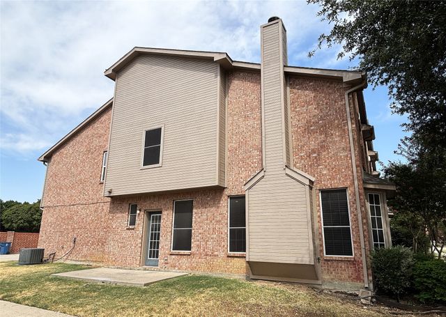 389 Ivan Drive, Lewisville, TX 75067