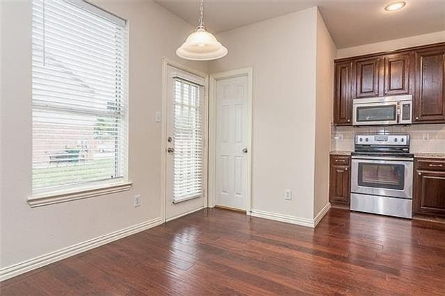 389 Ivan Drive, Lewisville, TX 75067