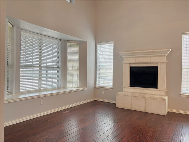 389 Ivan Drive, Lewisville, TX 75067