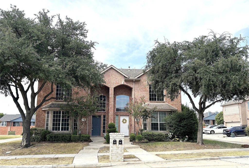 389 Ivan Drive, Lewisville, TX 75067