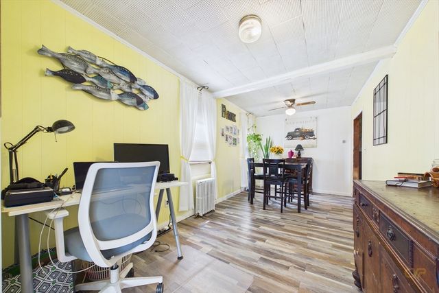 15 Sales St, Fall River, MA 02724
