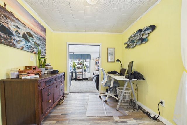 15 Sales St, Fall River, MA 02724