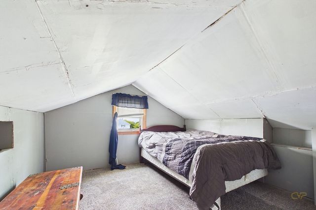 15 Sales St, Fall River, MA 02724