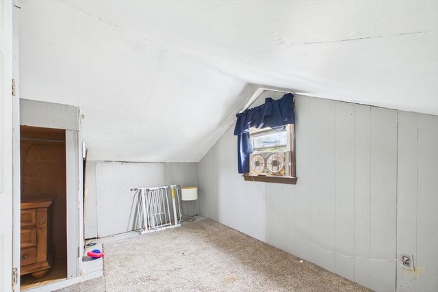 15 Sales St, Fall River, MA 02724
