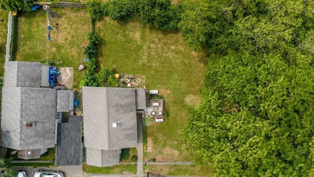15 Sales St, Fall River, MA 02724
