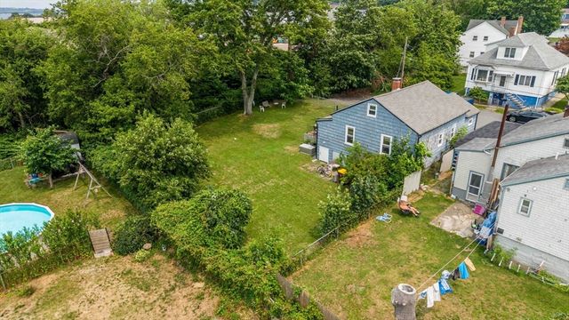 15 Sales St, Fall River, MA 02724