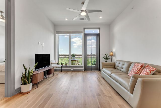 2700 Old Denton Road 4424, Carrollton, TX 75007