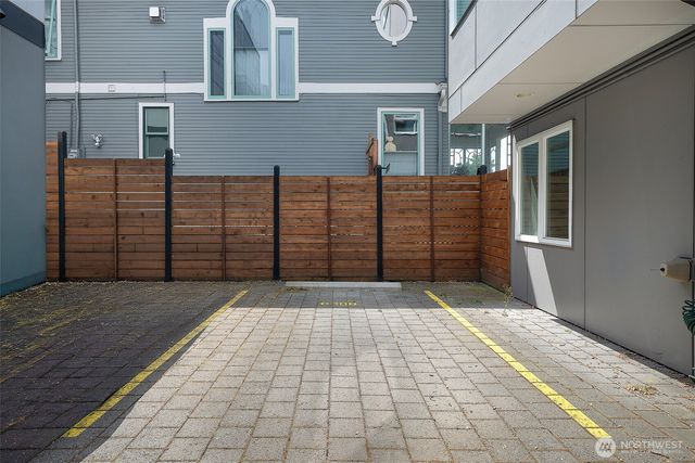 830 B 16th Ave, Seattle, WA 98122