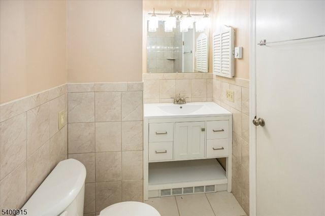 2 Bernard Ct, Clinton Twp., NJ 08833