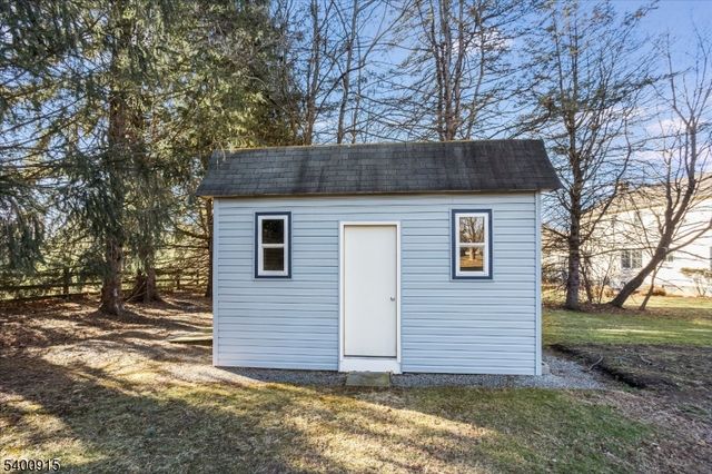 2 Bernard Ct, Clinton Twp., NJ 08833