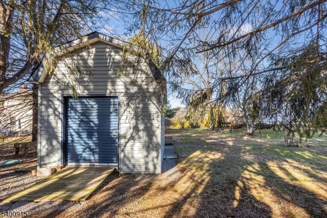 2 Bernard Ct, Clinton Twp., NJ 08833