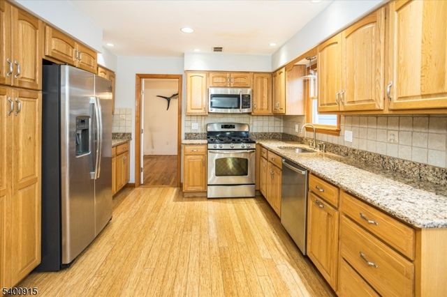 2 Bernard Ct, Clinton Twp., NJ 08833