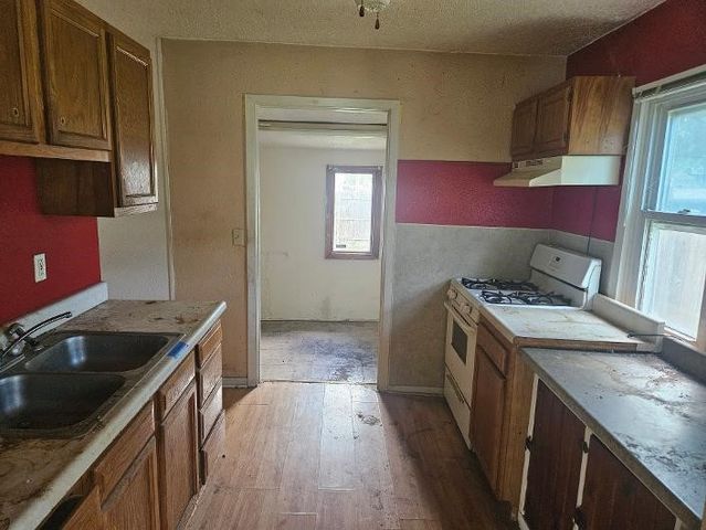 2950 Mahaska Avenue, Des Moines, IA 50317