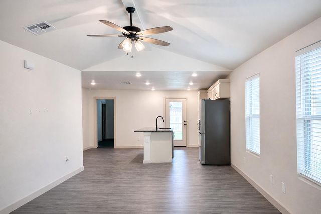 7705 Date Avenue, Lubbock, TX 79404