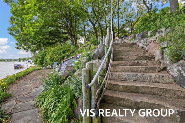 15085 Mercury Drive, Grand Haven, MI 49417