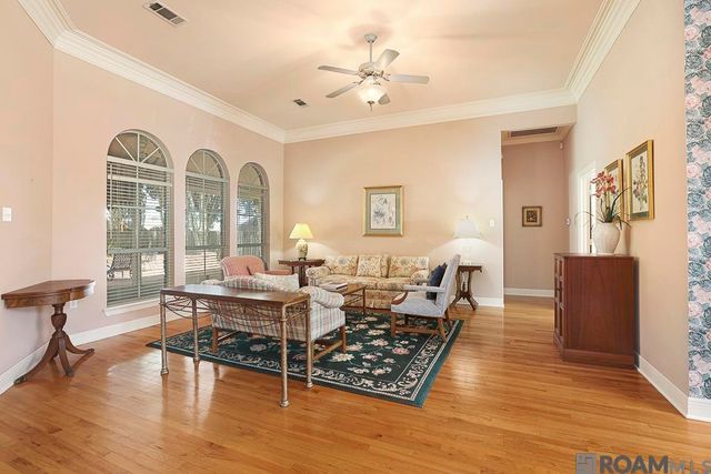 2310 Dove Hollow Dr, Baton Rouge, LA 70809