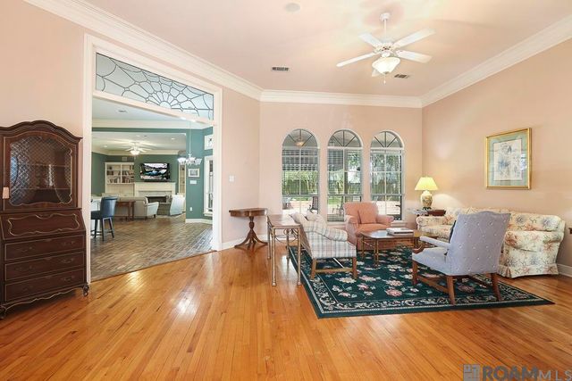 2310 Dove Hollow Dr, Baton Rouge, LA 70809