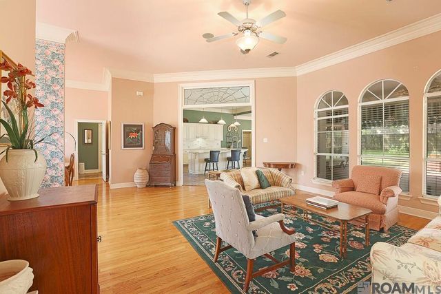 2310 Dove Hollow Dr, Baton Rouge, LA 70809