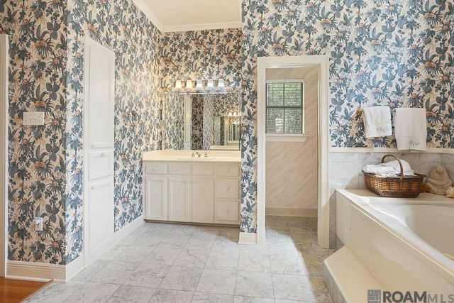 2310 Dove Hollow Dr, Baton Rouge, LA 70809