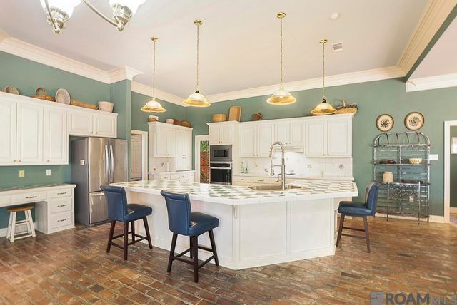 2310 Dove Hollow Dr, Baton Rouge, LA 70809