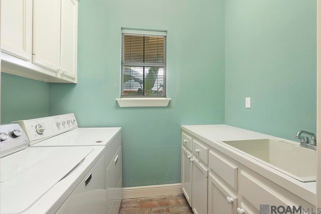 2310 Dove Hollow Dr, Baton Rouge, LA 70809