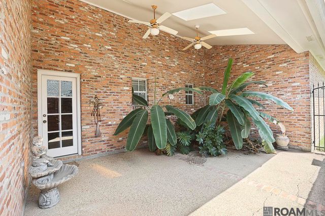 2310 Dove Hollow Dr, Baton Rouge, LA 70809
