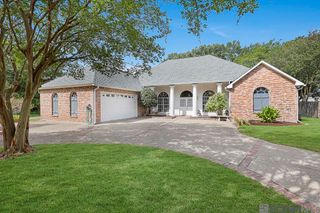 2310 Dove Hollow Dr, Baton Rouge, LA 70809