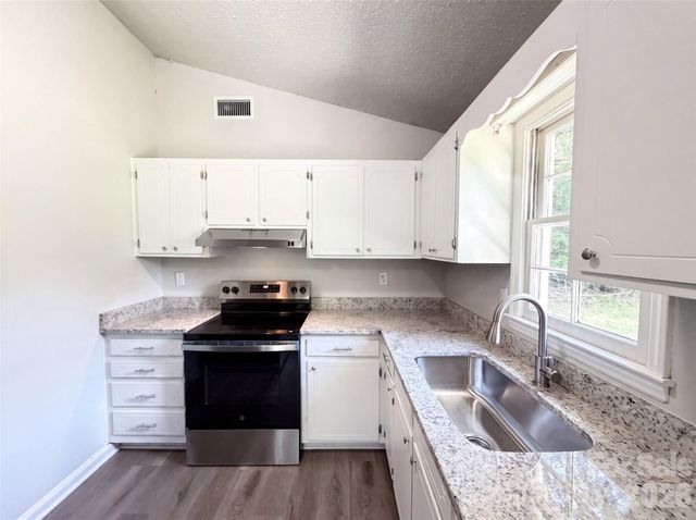6912 Fieldlark Lane, Charlotte, NC 28227