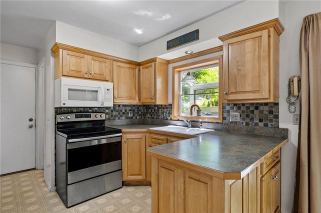 6149 Barkwood Court, Farmington, NY 14425