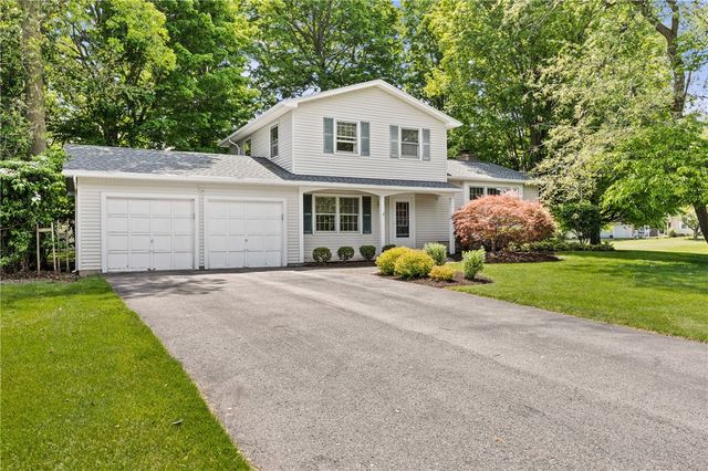6149 Barkwood Court, Farmington, NY 14425