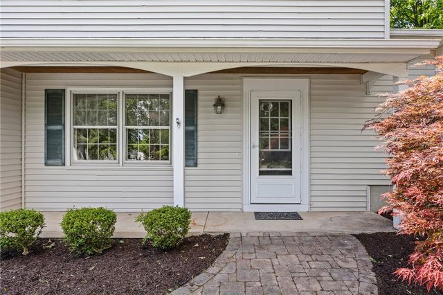 6149 Barkwood Court, Farmington, NY 14425