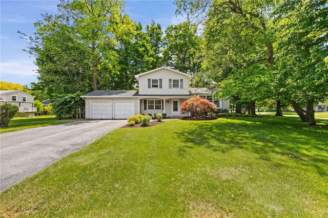 6149 Barkwood Court, Farmington, NY 14425