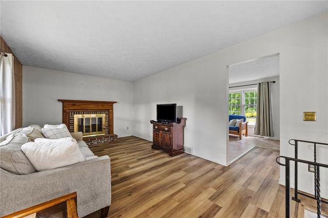 6149 Barkwood Court, Farmington, NY 14425