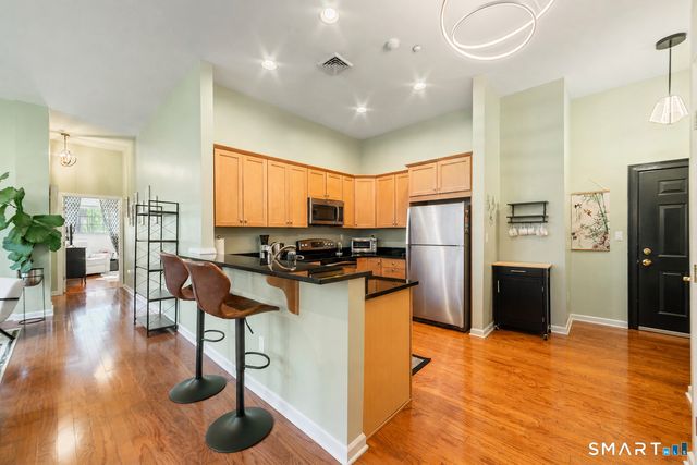 30 Schoolhouse Drive 206, West Hartford, CT 06110