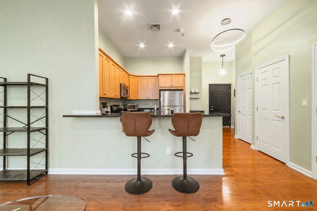 30 Schoolhouse Drive 206, West Hartford, CT 06110
