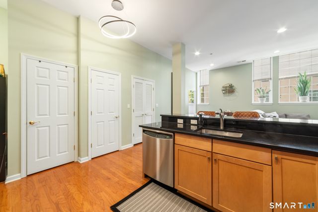 30 Schoolhouse Drive 206, West Hartford, CT 06110