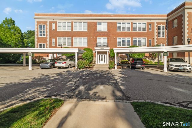 30 Schoolhouse Drive 206, West Hartford, CT 06110