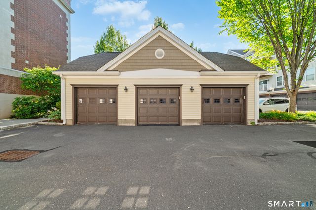 30 Schoolhouse Drive 206, West Hartford, CT 06110