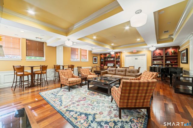 30 Schoolhouse Drive 206, West Hartford, CT 06110