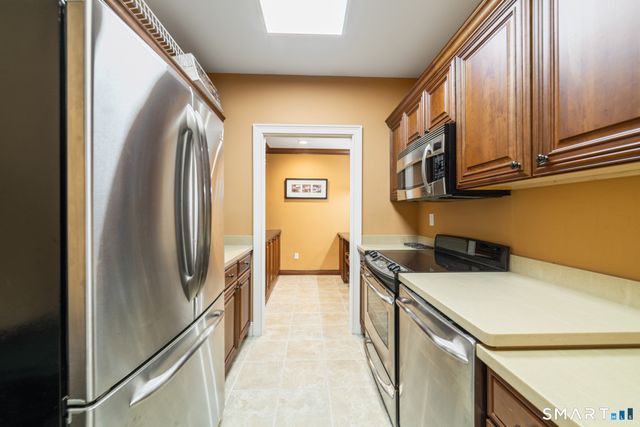 30 Schoolhouse Drive 206, West Hartford, CT 06110