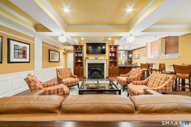 30 Schoolhouse Drive 206, West Hartford, CT 06110