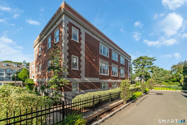 30 Schoolhouse Drive 206, West Hartford, CT 06110