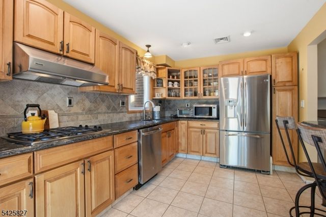 11 Briar Hills Cir, Springfield Twp., NJ 07081