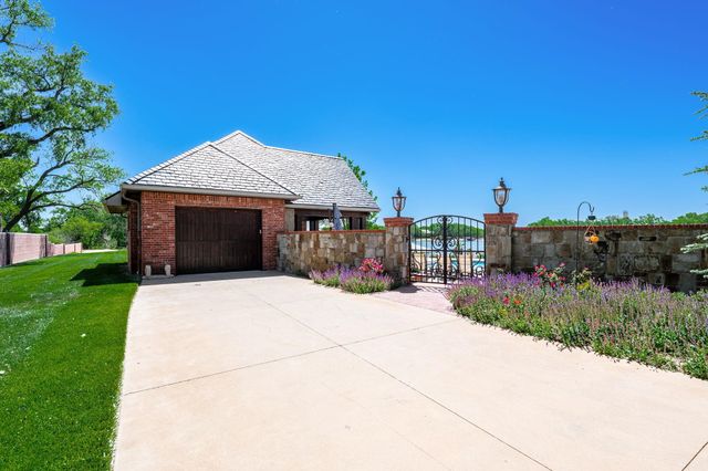 6737 W 29th St N, Wichita, KS 67205
